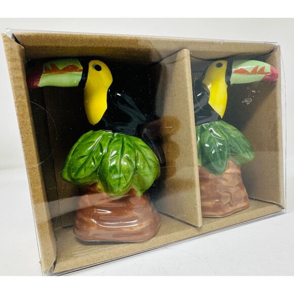 Toucan Salt and Pepper Shaker Set Amici Home Tropical Birds Kitchen Home Gift - Picture 2 of 4